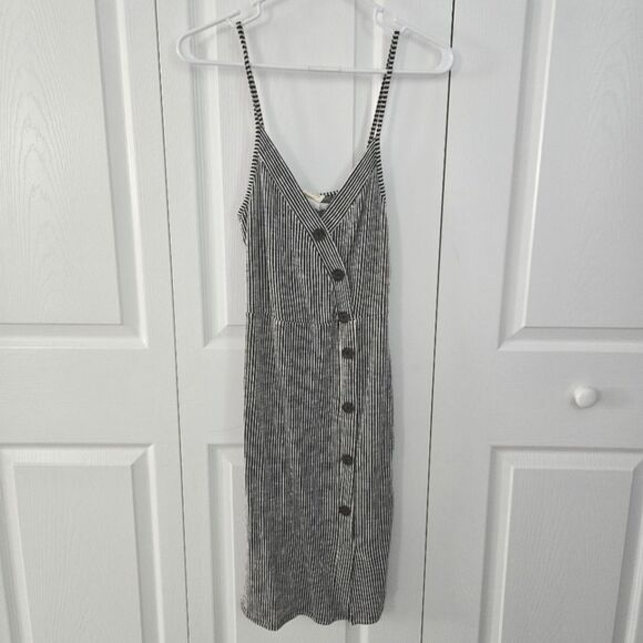 Caution To The Wind Dresses & Skirts - Caution To The Wind Vertical Striped V-neck Dress Women's Size Medium